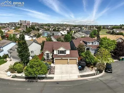 6817 Grand Prairie Dr, Colorado Springs, CO 80923