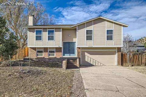 1640 Eyrie Dr, Colorado Springs, CO 80919