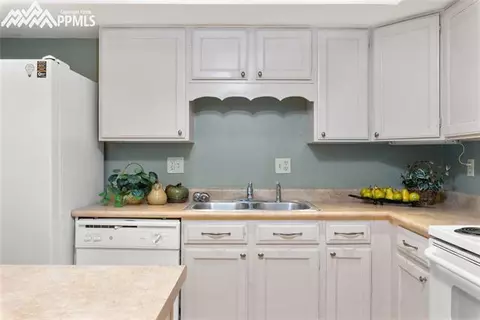 398 Raspberry Ln, Monument, CO 80132 photo 2