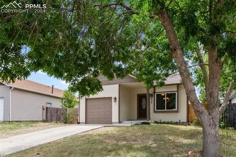 4535 Hollyridge Dr, Colorado Springs, CO 80916