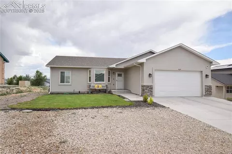 829 S Blakeland Dr, Pueblo West, CO 81007
