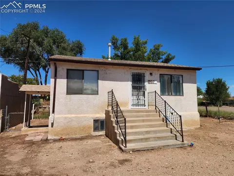 1507 Roselawn Rd, Pueblo, CO 81006