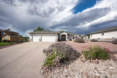 367 W Palmer Lake Dr, Pueblo West, CO 81007