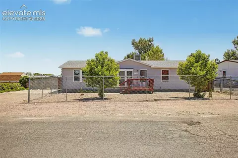 972 S Saddlerock Dr, Pueblo, CO 81007