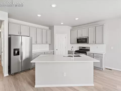 10434 Devoncove Dr, Peyton, CO 80831 photo 2