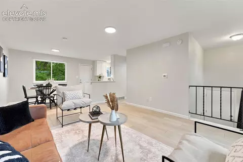 1043 W Nolte Dr, Colorado Springs, CO 80916