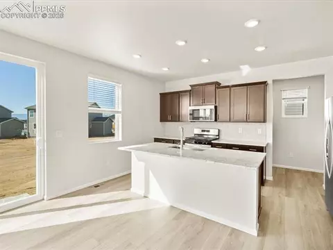 10060 Kingsbury Dr, Peyton, CO 80831 photo 8