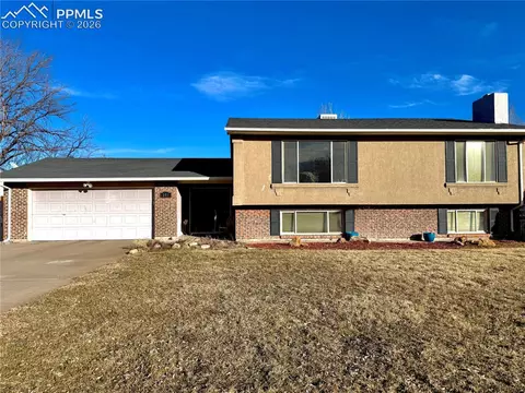 110 Encino Dr, Pueblo, CO 81005