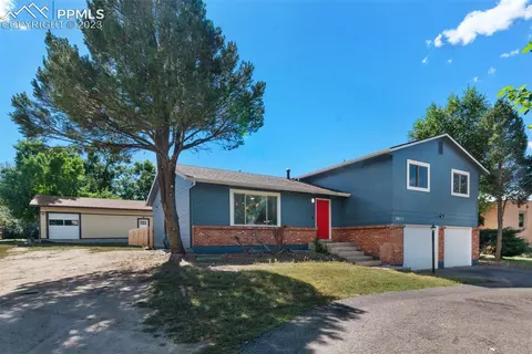 2011 Wildwood Dr, Colorado Springs, CO 80918