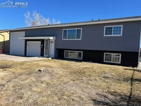 2118 Lynwood Ln, Pueblo, CO 81005