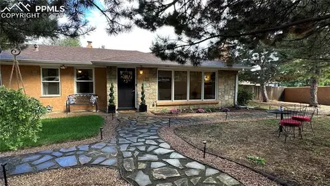 1523 Cresta Rd, Colorado Springs, CO 80906