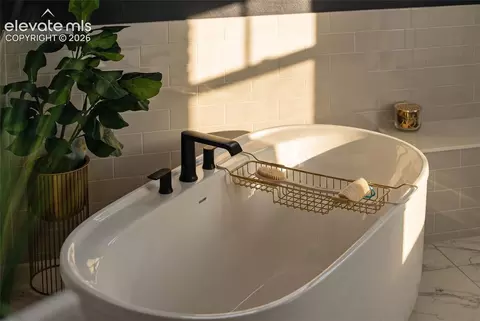 Bath - 5425 Mesa Top Dr, Monument, CO 80132 photo 2 of 6