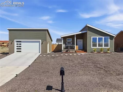 279 W Acorn Dr, Pueblo, CO 81007
