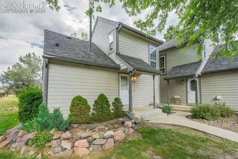 424 Cobblestone Dr, Colorado Springs, CO 80906