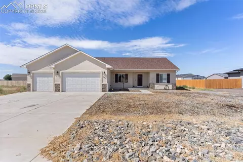 822 E Cabaret Dr, Pueblo West, CO 81007