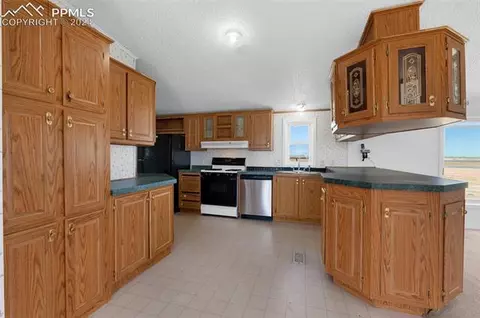 33510 Fossinger Rd, Yoder, CO 80864 photo 3