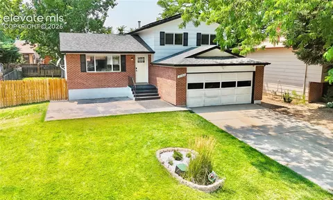 2203 Norman Ln, Pueblo, CO 81005