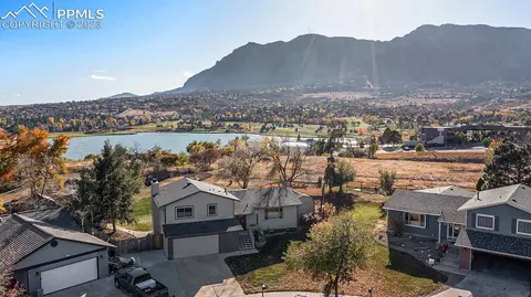 3242 W Oak Creek Dr, Colorado Springs, CO 80906