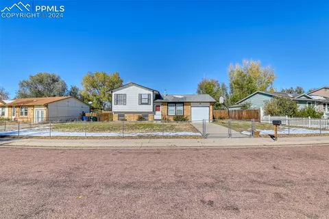 5230 Hunters Run, Colorado Springs, CO 80911