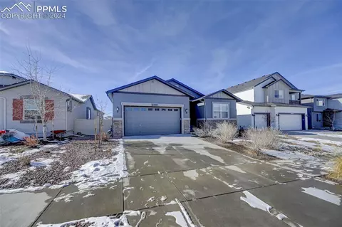 6717 Cumbre Vista Way, Colorado Springs, CO 80924