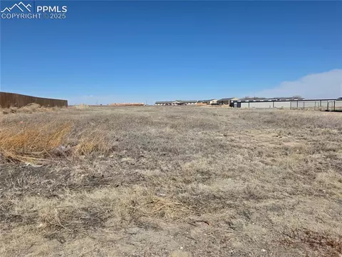 355 E Stardust Dr, Pueblo, CO 81007