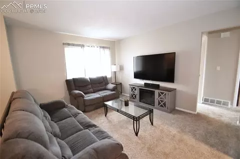 1860 Mineola St, Colorado Springs, CO 80915