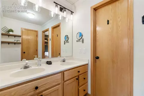 Bath - 1 Como St, Como, CO 80432 photo 2 of 4