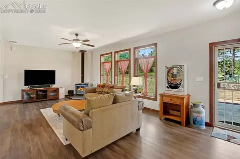 496 Julia Rd, Guffey, CO 80820 photo 6