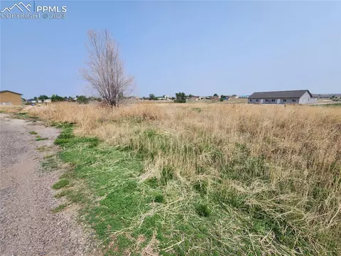 657 E La Porte Dr, Pueblo West, CO 81007