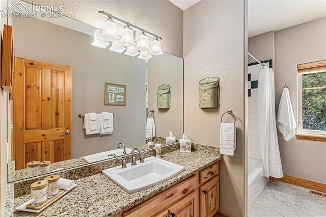 7149 Boreas Rd, Larkspur, CO 80118
