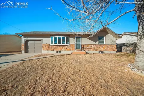 521 Clearview Dr, Fountain, CO 80817