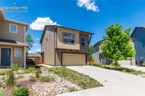 921 Grissom Dr, Colorado Springs, CO 80915