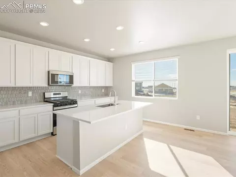 10478 Devoncove Dr, Peyton, CO 80831 photo 9