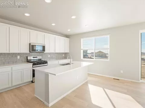 10478 Devoncove Dr, Peyton, CO 80831 photo 9