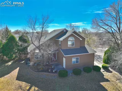 490 W Fairway Dr, Pueblo, CO 81007
