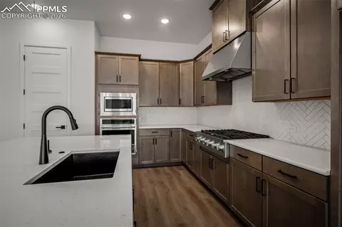 Kitchen - 17217 Alsike Clover Ct, Monument, CO 80132 photo 4 of 7