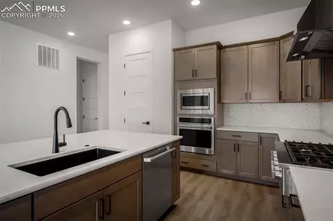Kitchen - 17217 Alsike Clover Ct, Monument, CO 80132 photo 5 of 7