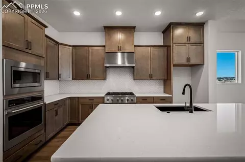 Kitchen - 17217 Alsike Clover Ct, Monument, CO 80132 photo 2 of 7