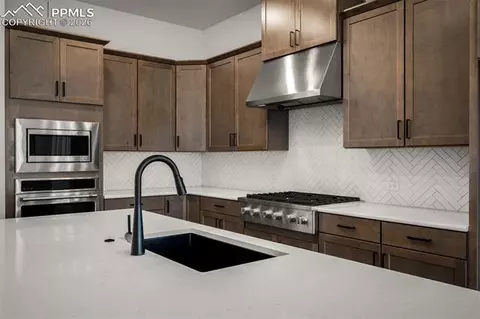Kitchen - 17217 Alsike Clover Ct, Monument, CO 80132 photo 3 of 7