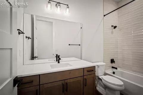 Bath - 17217 Alsike Clover Ct, Monument, CO 80132 photo 3 of 5
