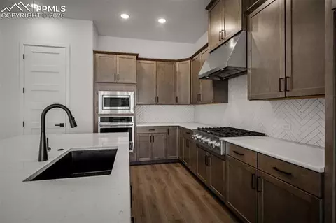 Kitchen - 17217 Alsike Clover Ct, Monument, CO 80132 photo 4 of 7