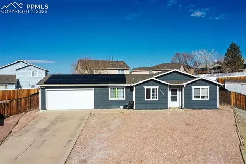 2203 Longhorn Dr, Pueblo, CO 81008