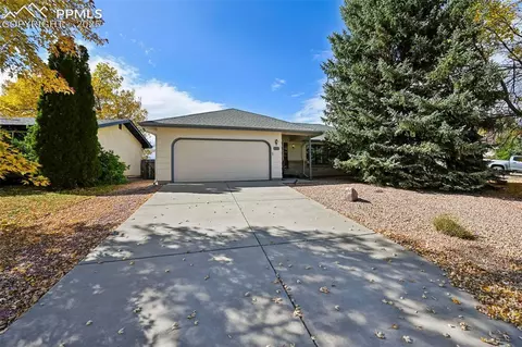 2120 Crystal River Dr, Colorado Springs, CO 80915