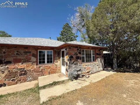 1117 E 6th St, La Junta, CO 81050
