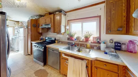 Kitchen - 49800 E 112th Ave, Bennett, CO 80102 photo 1 of 2