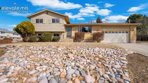 3325 Raindrop Dr, Colorado Springs, CO 80917