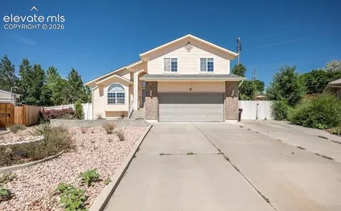15 White Dove Ct, Pueblo, CO 81001