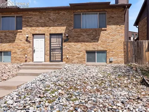 330 Mount View Ln, Colorado Springs, CO 80907