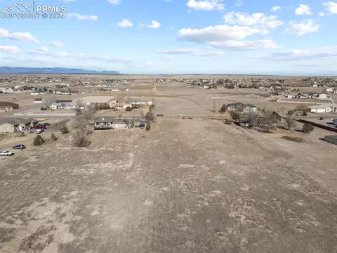 752 W El Portal Dr, Pueblo, CO 81007