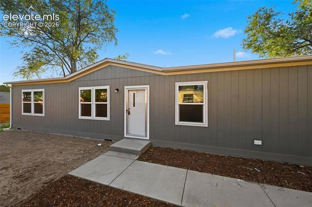 281 E Stewart Dr, Pueblo, CO 81007